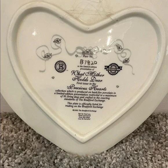 Bradford exchange What a mother holds dear porcelain heart - Picture 4 of 5